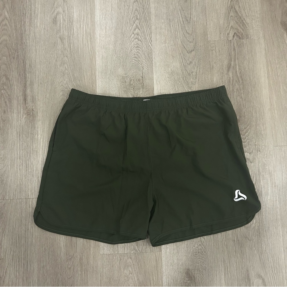 Men's 5" Slim Fit Sport Shorts in size 2XL